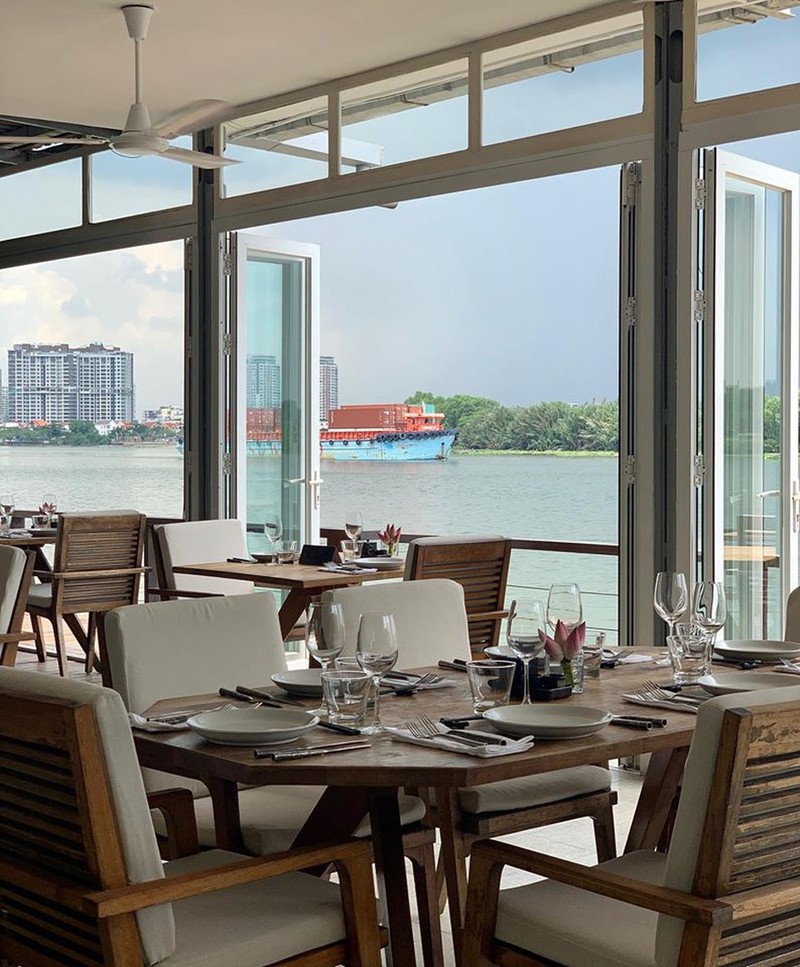 Quan bar The Deck Saigon vinh danh tot nhat TG co “menu” dat co nao?