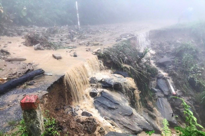 Canh mua lu keo dai tai Lao Cai gay sat lo, ngap ung nghiem trong-Hinh-3