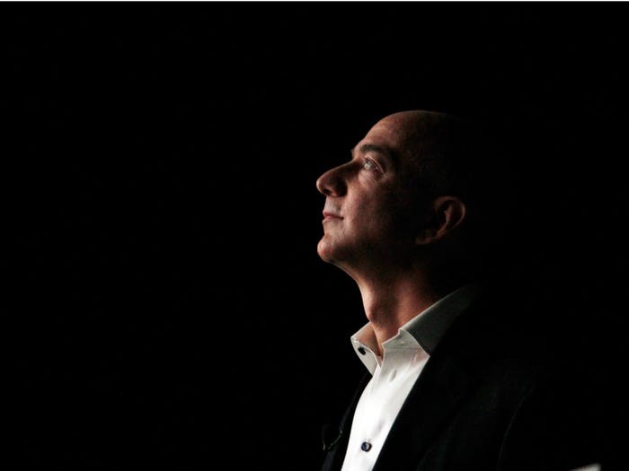 Truoc khi tu chuc CEO, Jeff Bezos xay dung de che Amazon the nao?-Hinh-2