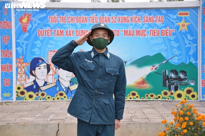 Lan dau tien an Tet xa nha cua linh tre phong khong