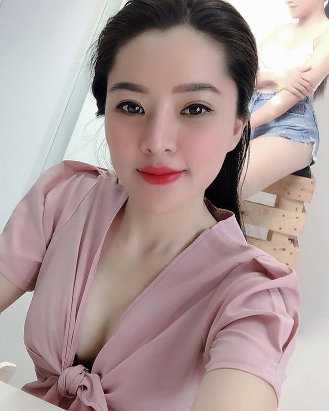 Hai co chu shop gay “nao loan” Ban muon hen ho vi qua xinh dep, goi cam-Hinh-2