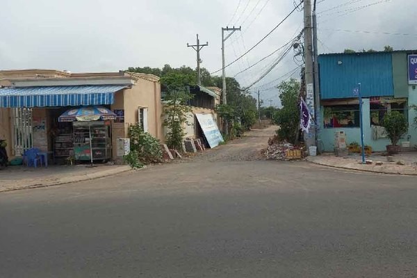 Be gai 5 tuoi nghi bi xam hai, tu vong bat thuong o bai dat trong gan nha