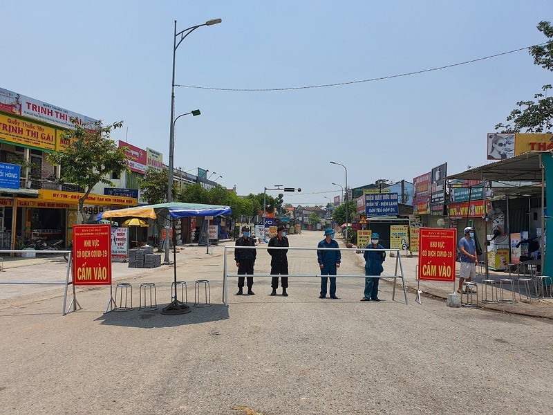 Xu phat nhom nguoi dot nhap vao xa bi phong toa de danh ghen