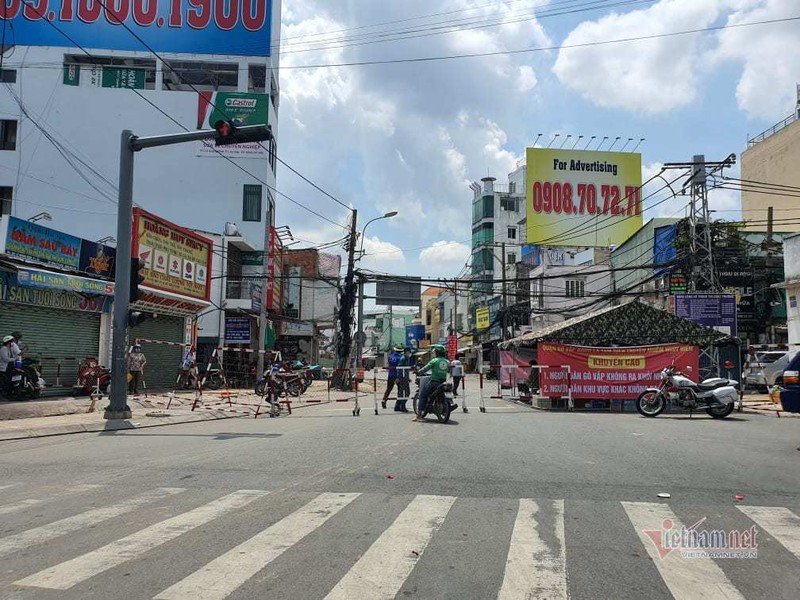 Go Vap ngay thu 4: Chot kiem dich thong thoang, nhieu nguoi di huong khac