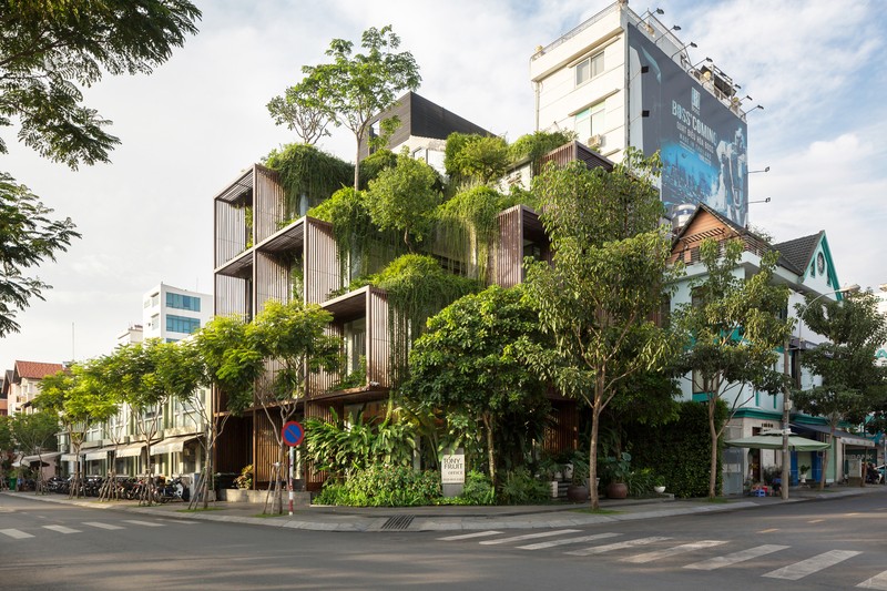 Cay xanh bao boc xung quanh, toa nha Sai Gon len bao My-Hinh-2