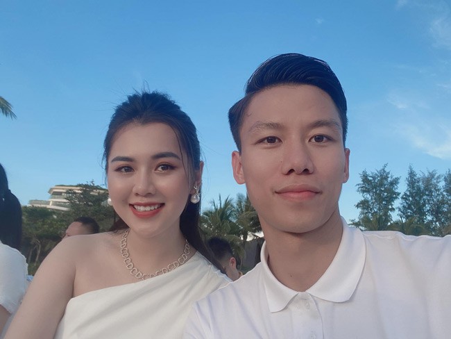 Lay doi truong Que Ngoc Hai, hoa khoi thanh Vinh ngay cang xinh dep-Hinh-2