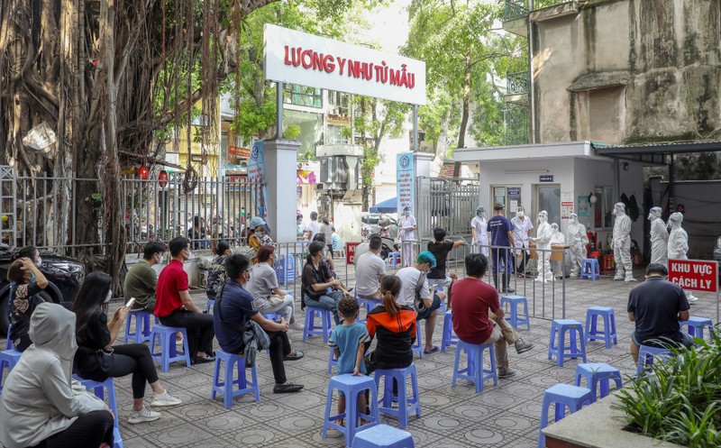 Ngay dau xet nghiem hon 6.000 nguoi tu TP.HCM ve Ha Noi-Hinh-2