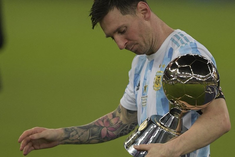 Khoanh khac lich su: Messi nang cao Cup vo dich Copa America-Hinh-10
