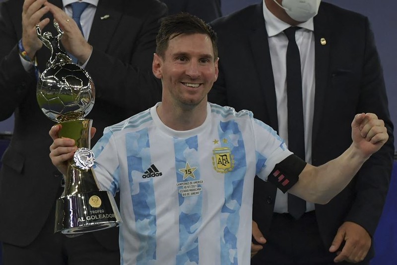 Khoanh khac lich su: Messi nang cao Cup vo dich Copa America-Hinh-4