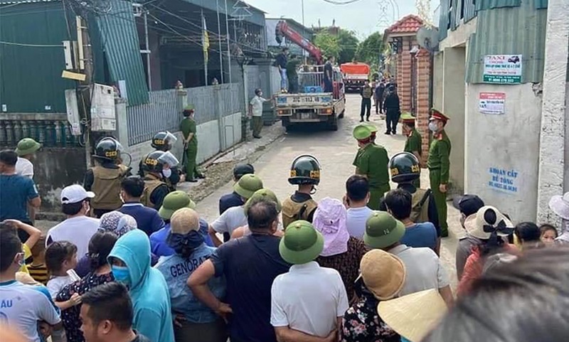 Bat giu vu nuoi nhot 16 con ho trai phep trong nha dan o Nghe An