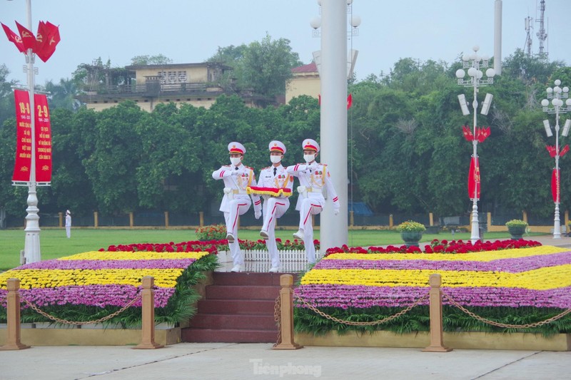 Le chao co thieng lieng truoc Lang Bac duoc chien si Tieu binh thuc hien the nao?-Hinh-11