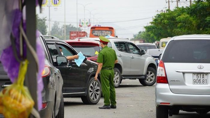 Nguoi dan no nuc quay ve, chot Ba Ria - Vung Tau chat cung xe-Hinh-10