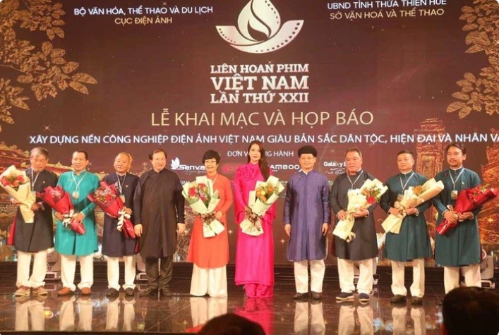 'Mat biec' doat giai Bong Sen Vang, 'Bo gia' thang lon tai LHP Viet Nam 2021