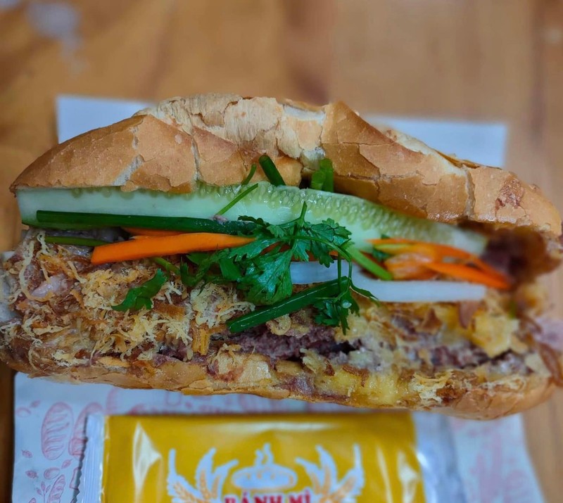 Bat mi ve tiem banh mi Huynh Hoa noi tieng nhat Sai thanh-Hinh-5