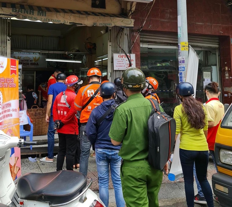 Bat mi ve tiem banh mi Huynh Hoa noi tieng nhat Sai thanh-Hinh-6