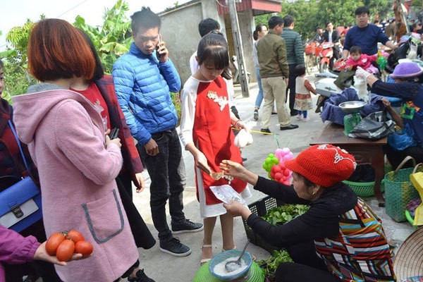 Di cho ngay xuan: 5 phien cho doc dao chi hop duy nhat mot ngay Tet-Hinh-9