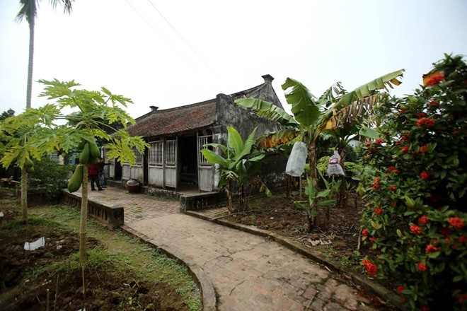 Can canh ngoi nha Ba Kien hon tram tuoi o lang Vu Dai-Hinh-2