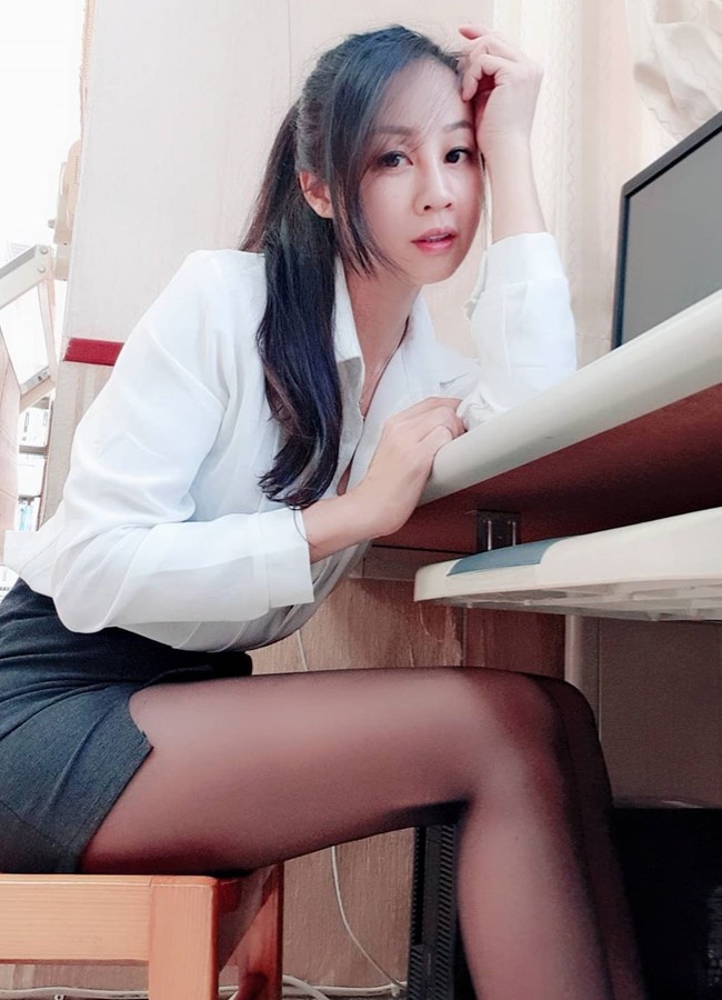 Nu nhan vien mac ho, ngan di lam khien nhieu nguoi cam thay boi roi-Hinh-11