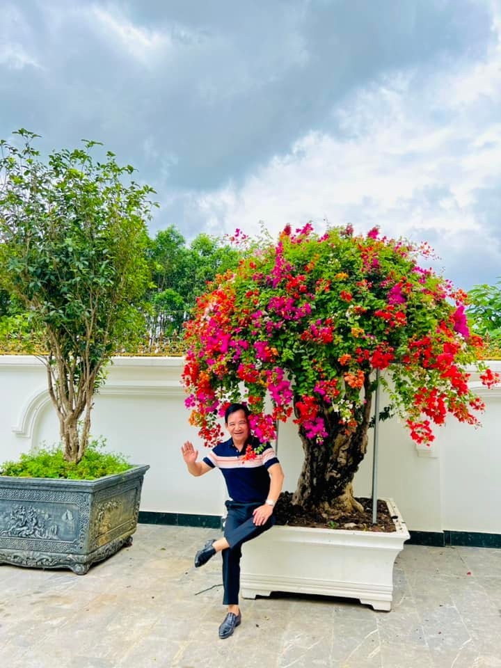 Man nhan vuon hoa ruc ro trong biet thu moi cua Quang Teo-Hinh-7