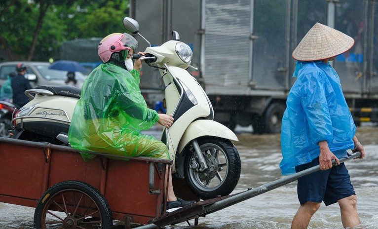 Nhung dich vu “hot bac” khi Ha Noi ngap sau mua lon-Hinh-2