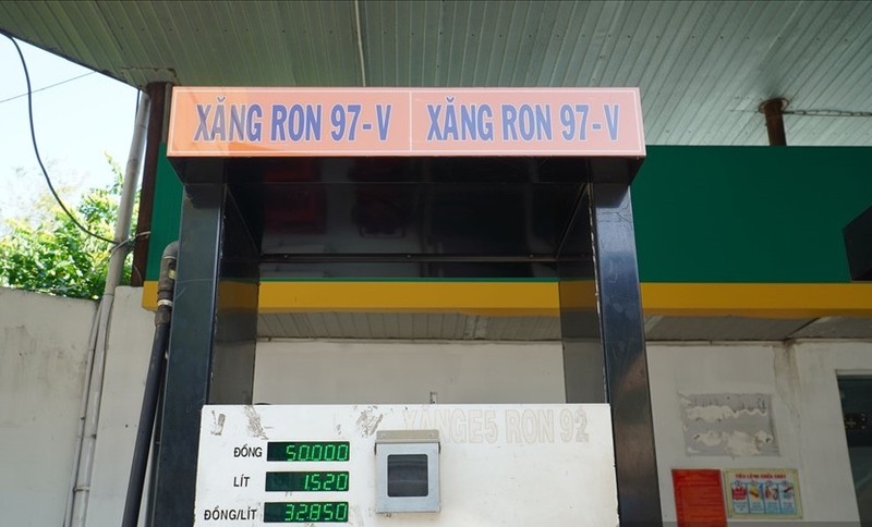 Xang “xin” gan 33.000 dong/lit khien nguoi dan to mo co gi dac biet?