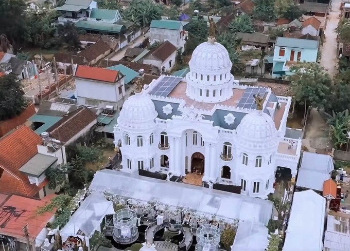 Co gi trong bach dinh “di moi chan khong het” cua dai gia Viet?