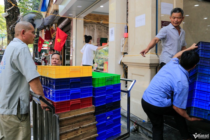 Xep hang ca tieng cho mua banh trung thu o Ha Noi-Hinh-11