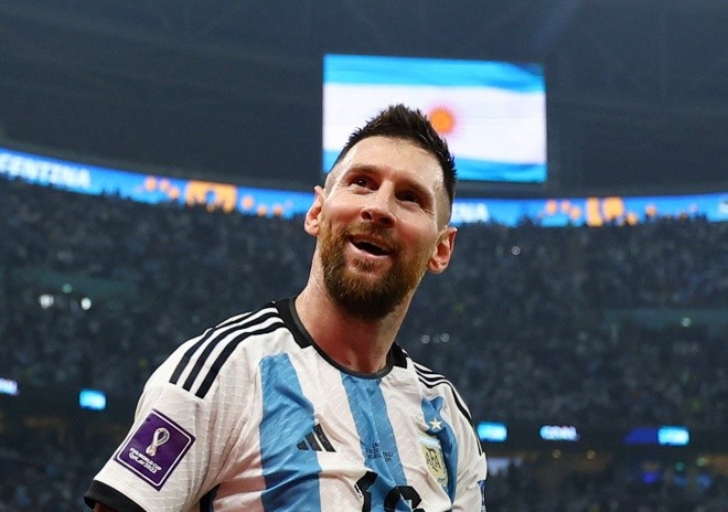 Lionel Messi va Kylian Mbappe: Ai giau hon?-Hinh-5
