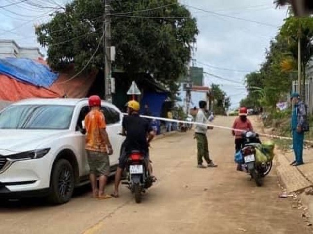 Doi tuong dam vo tu vong khai do di choi goi mai moi ve