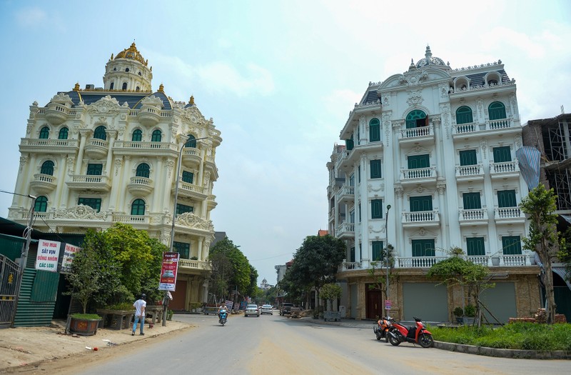 Ben trong ngoi lang “chop mat” la thay dinh thu o Ha Noi-Hinh-2