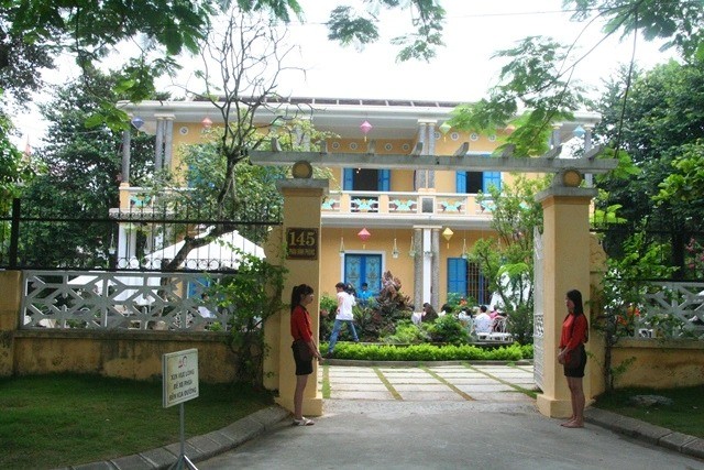 Bên trong dinh thự của mẹ vua Bảo Đại ở Huế - Hình 3 Ben trong dinh thu cua me vua Bao Dai o Hue-Hinh-3