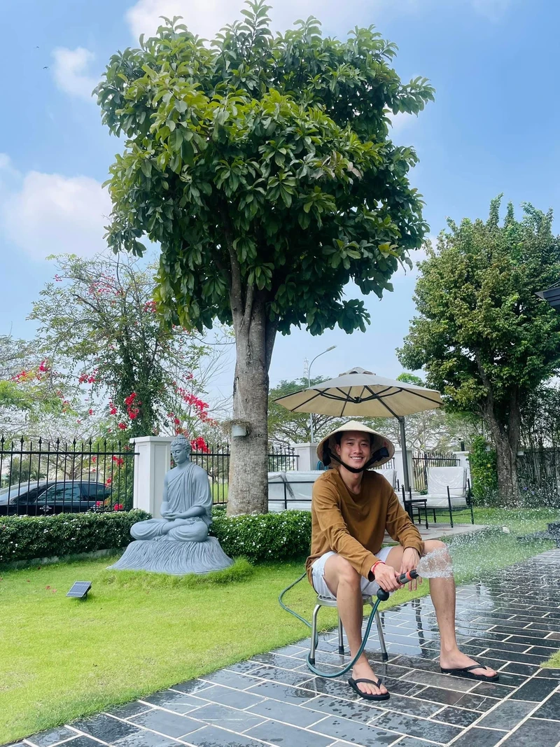 Ngắm trọn biệt thự bề thế hơn 40 tỷ của Quốc Trường - Hình 9 Ngam tron biet thu be the hon 40 ty cua Quoc Truong-Hinh-9