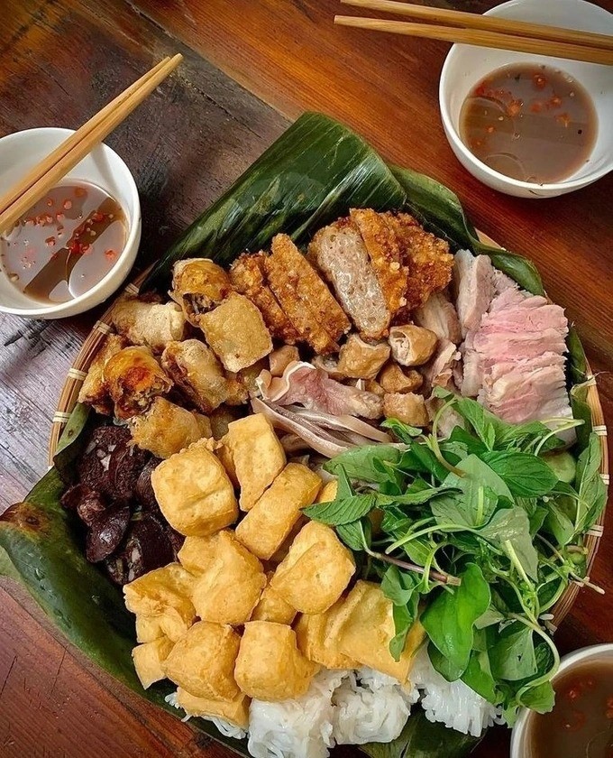 Gan 1 trieu dong/suat bun dau mam tom giua long nuoc My-Hinh-3