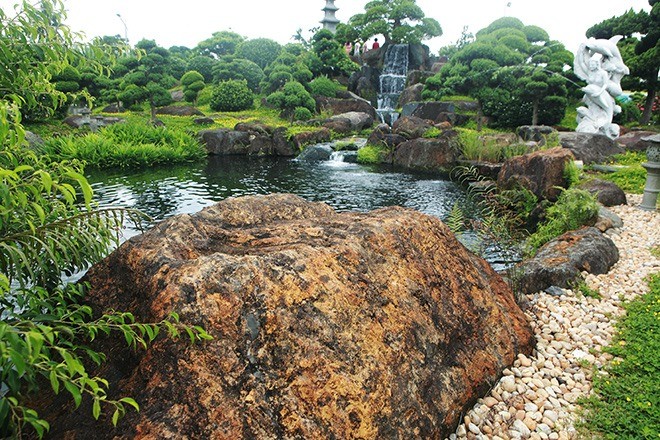 Mê mẩn hồ cá Koi 20 tỷ độc nhất vô nhị của đại gia Thái Nguyên - Hình 10 Me man ho ca Koi 20 ty doc nhat vo nhi cua dai gia Thai Nguyen-Hinh-10