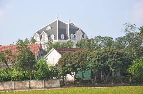 Can canh “biet phu” trang le cua cu ba 80 tuoi o Ha Tinh-Hinh-4