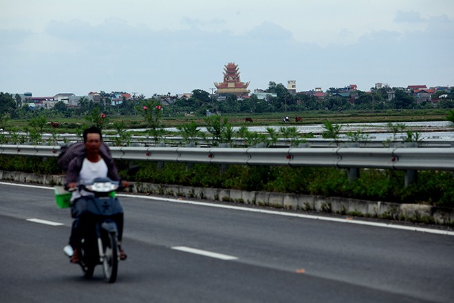 Do giau co ben trong ngoi lang co 100 ty phu-Hinh-3