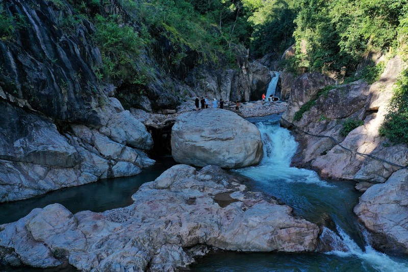 Rong choi mien tay Quang Tri: Cam trai, san may, check-in 