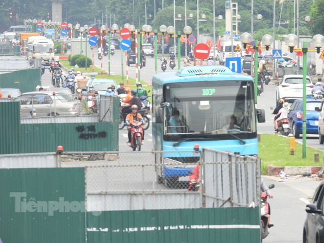 Loat 'lo cot' gay am anh nguoi tham gia giao thong