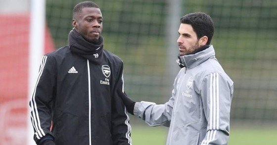 “Chieu” Arteta het muc, Arsenal trang tay de Nicolas Pepe ra di