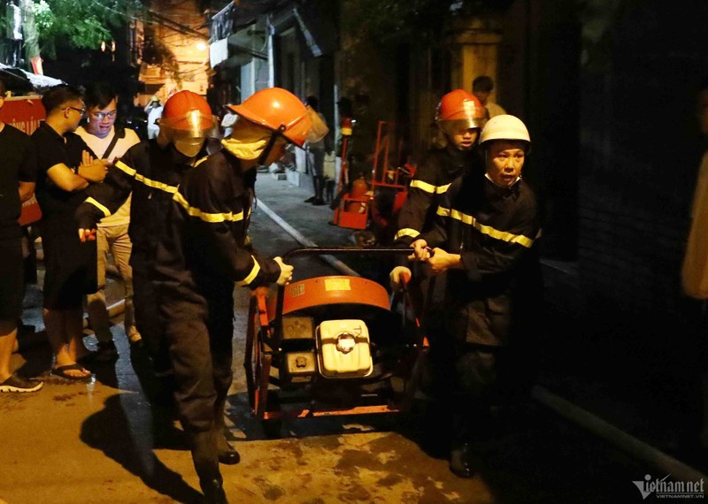 Chay chung cu mini o Ha Noi, nhieu nguoi tu vong-Hinh-8