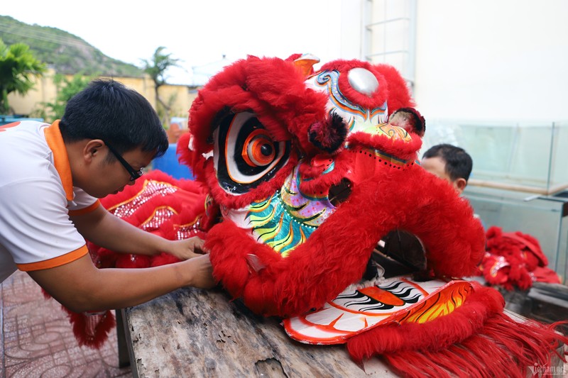 Deo binh duong khi, quan chi vao bung mua lan duoi nuoc o Nha Trang-Hinh-5