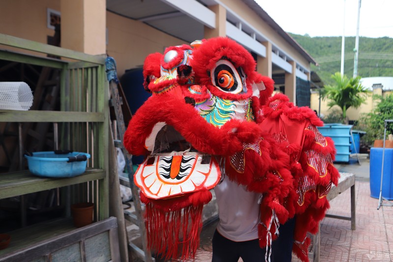 Deo binh duong khi, quan chi vao bung mua lan duoi nuoc o Nha Trang-Hinh-7