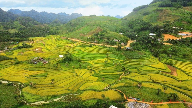 Sac vang tho mong tren Ban Ten mo suong