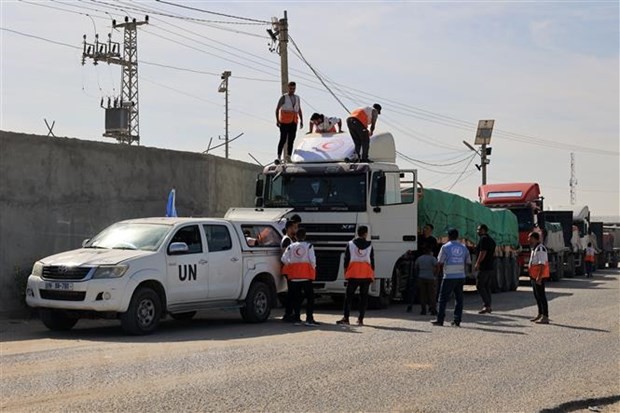 Xung dot Hamas-Israel: Hang vien tro bat dau duoc dua vao Dai Gaza