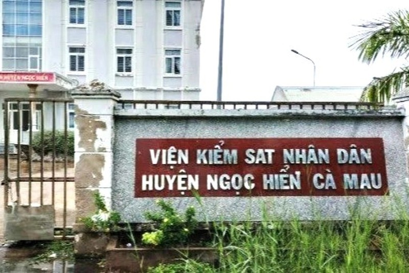 Ca Mau ket luan vu can bo VKS bi to “voi tien“: Khong nhan hoi lo