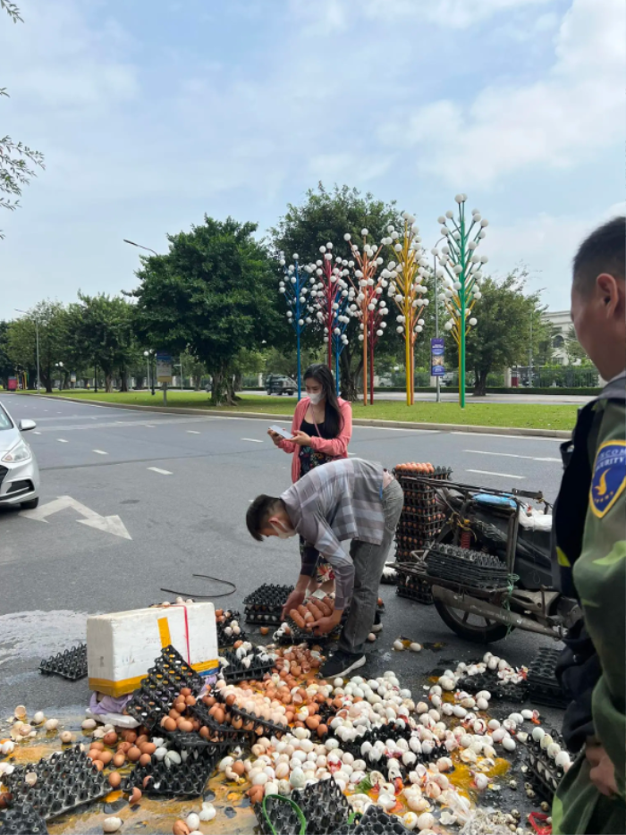 600 qua trung vo tan tanh giua duong va cau chuyen am long