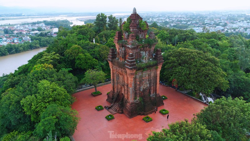 Thap Nhan - Phu Yen, chung tich co ngan tuoi ket noi qua khu va hien tai