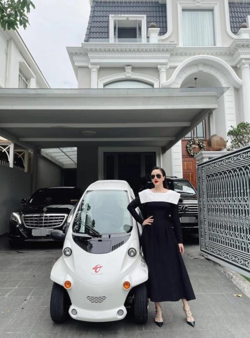 Cơ ngơi 2 mặt tiền đồ sộ của Bảo Thy và chồng đại gia - Hình 6 Co ngoi 2 mat tien do so cua Bao Thy va chong dai gia-Hinh-6