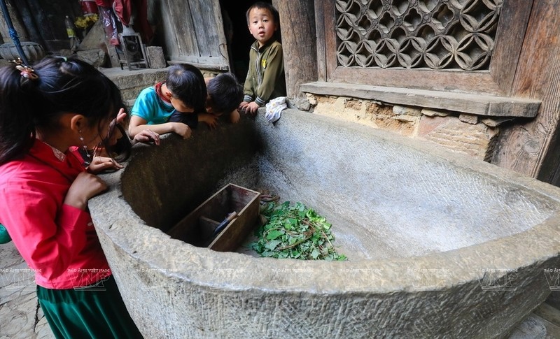 Bi an nha co tram tuoi dang chim dai bang o Ha Giang-Hinh-11