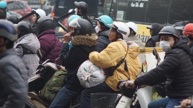 Ha Noi: Nhieu tuyen pho un tac truoc ngay nghi Tet Duong lich-Hinh-12